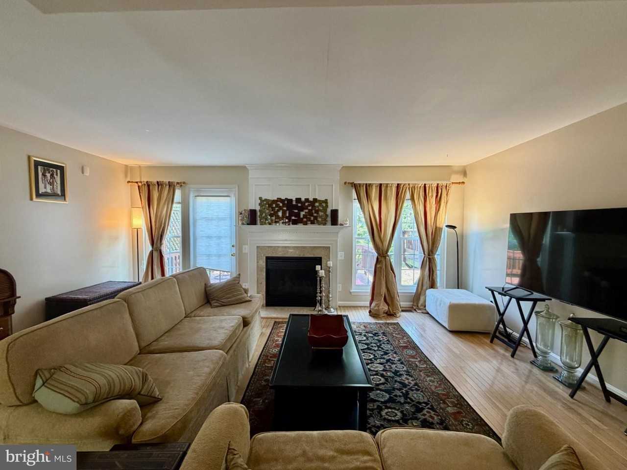 11535 Bertram St - Photo 4 of 37