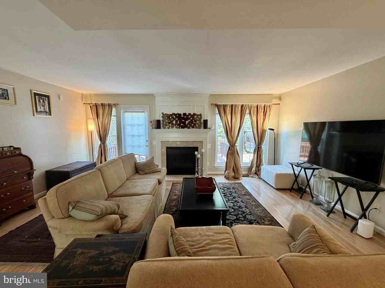 11535 Bertram St - Photo 7 of 37