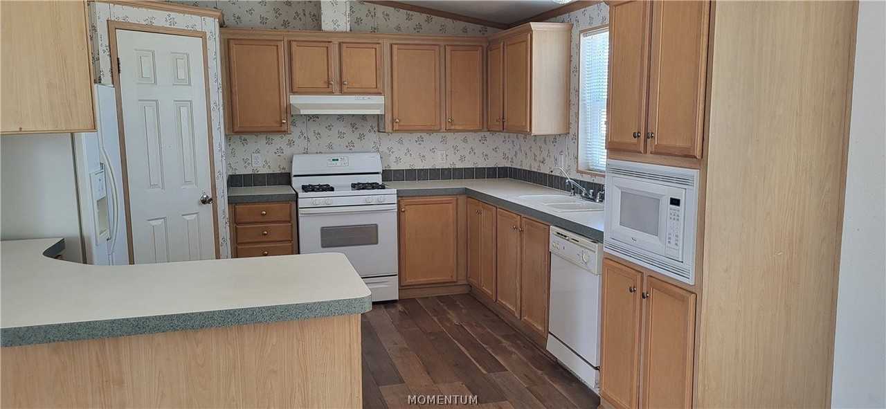 3315 S Ridge Ave - Photo 2 of 14
