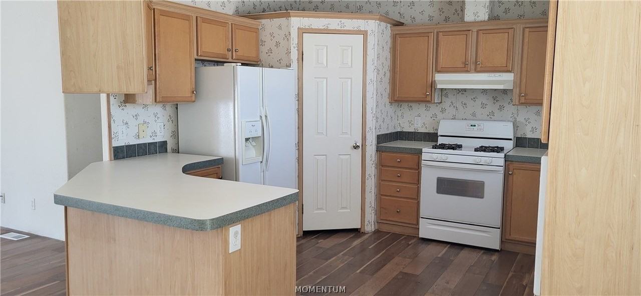 3315 S Ridge Ave - Photo 3 of 14