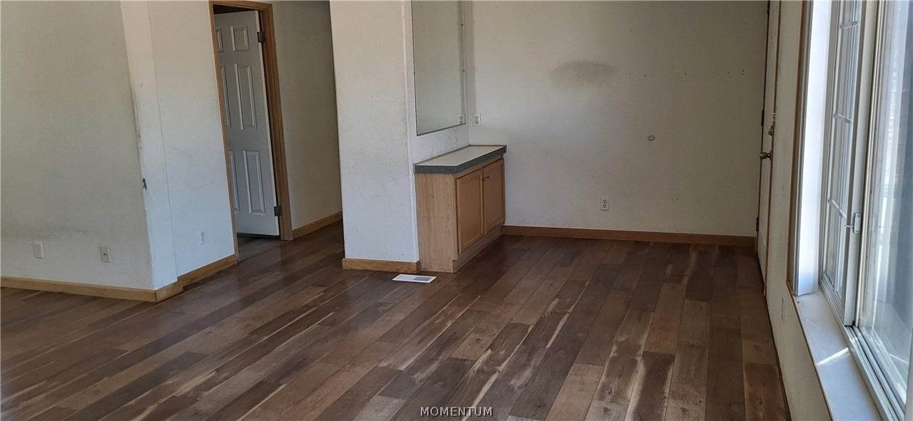 3315 S Ridge Ave - Photo 5 of 14