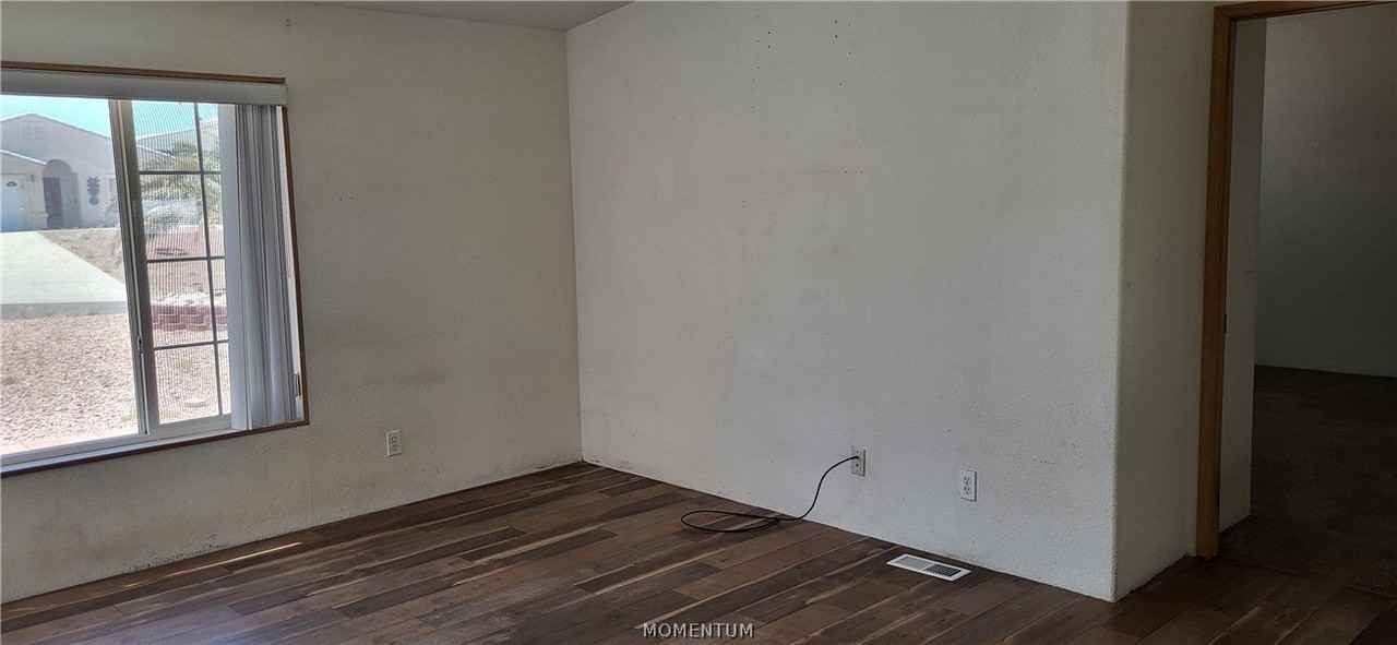 3315 S Ridge Ave - Photo 6 of 14
