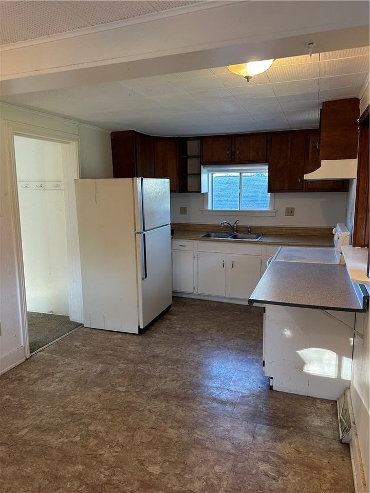 123 Garfield Ave - Photo 3 of 12