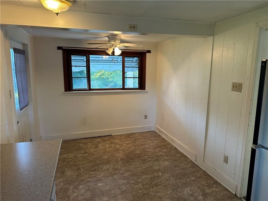 123 Garfield Ave - Photo 4 of 12