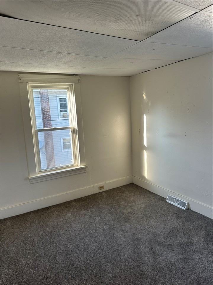 123 Garfield Ave - Photo 5 of 12