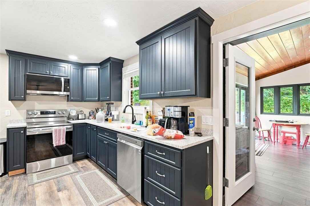192 Walker Rd - Photo 5 of 40