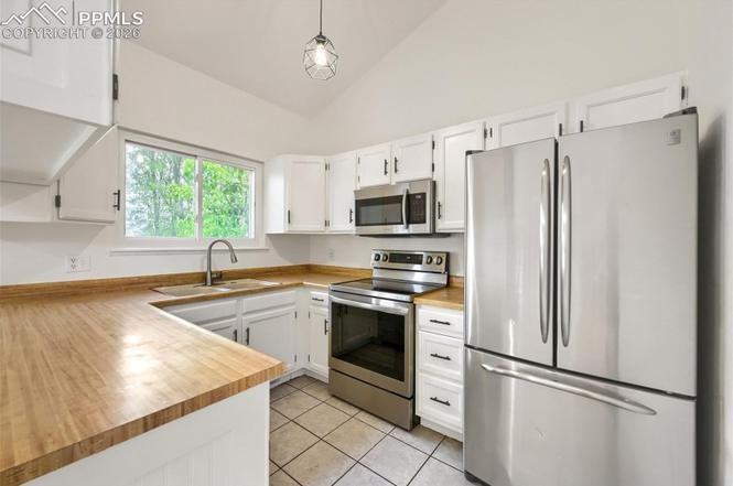 8385 Candleflower Circle - Photo 3 of 5