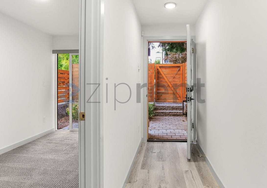 2025 Nw 62nd St #C - Photo 4 of 23