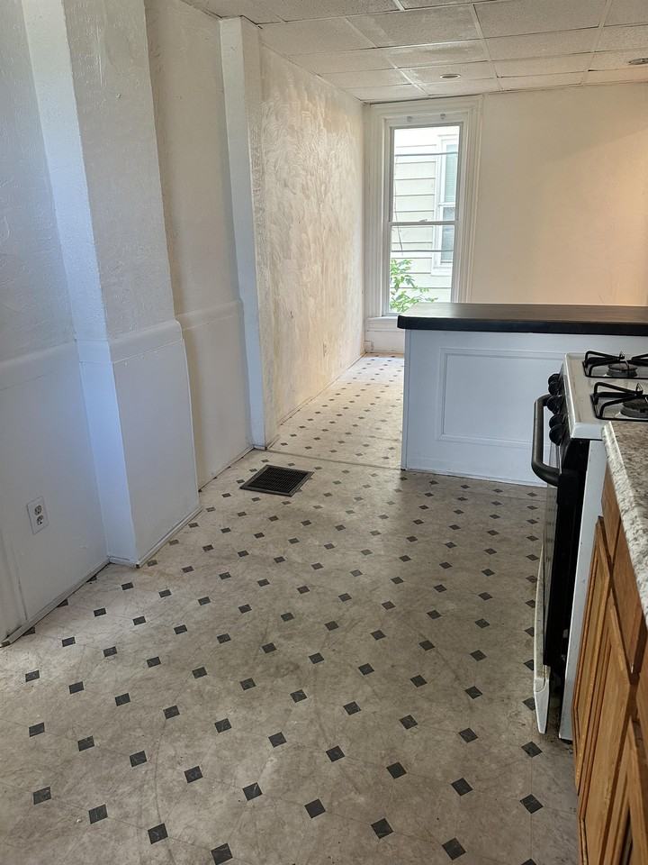 1162 E 25th St #1 - Photo 4 of 18
