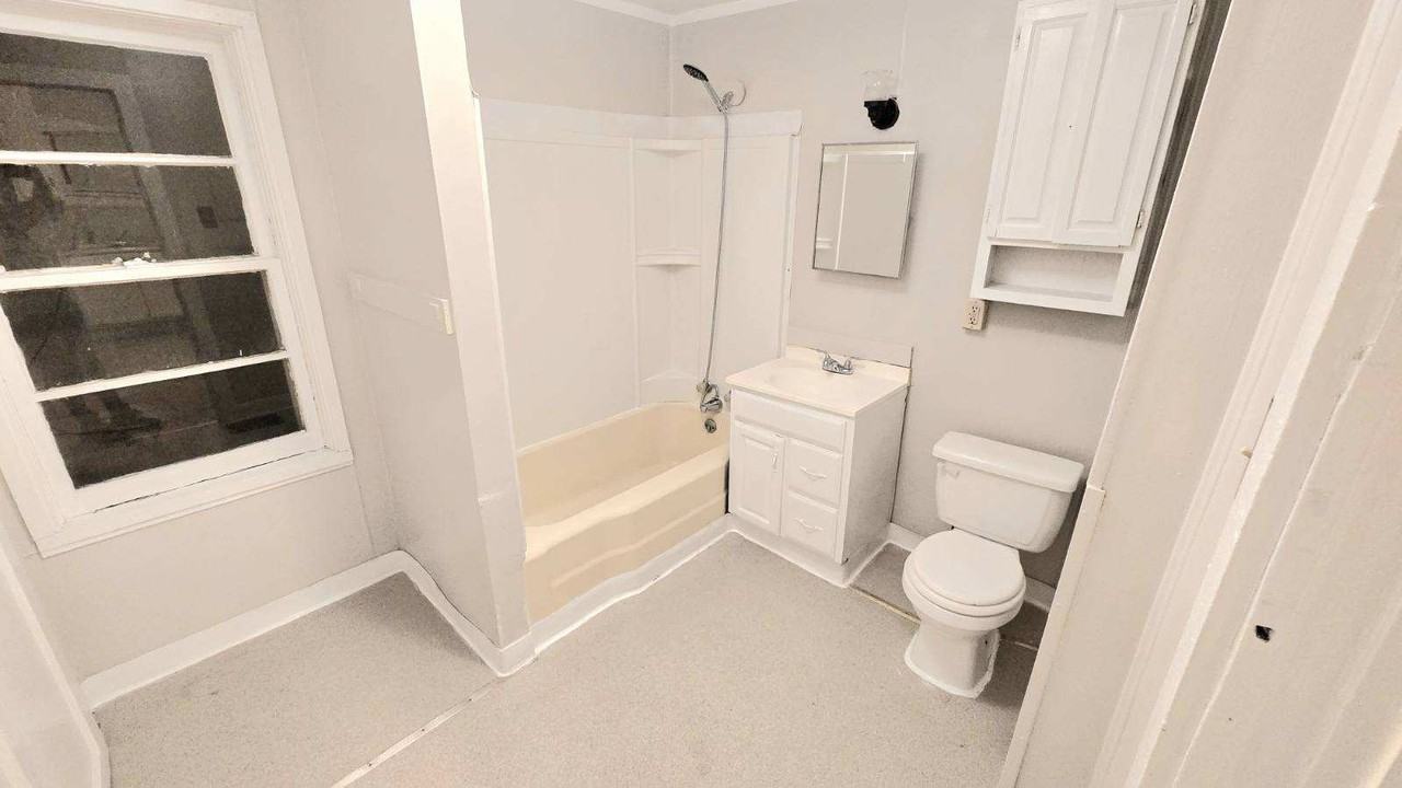 231 E 12th St #1 - Photo 6 of 12