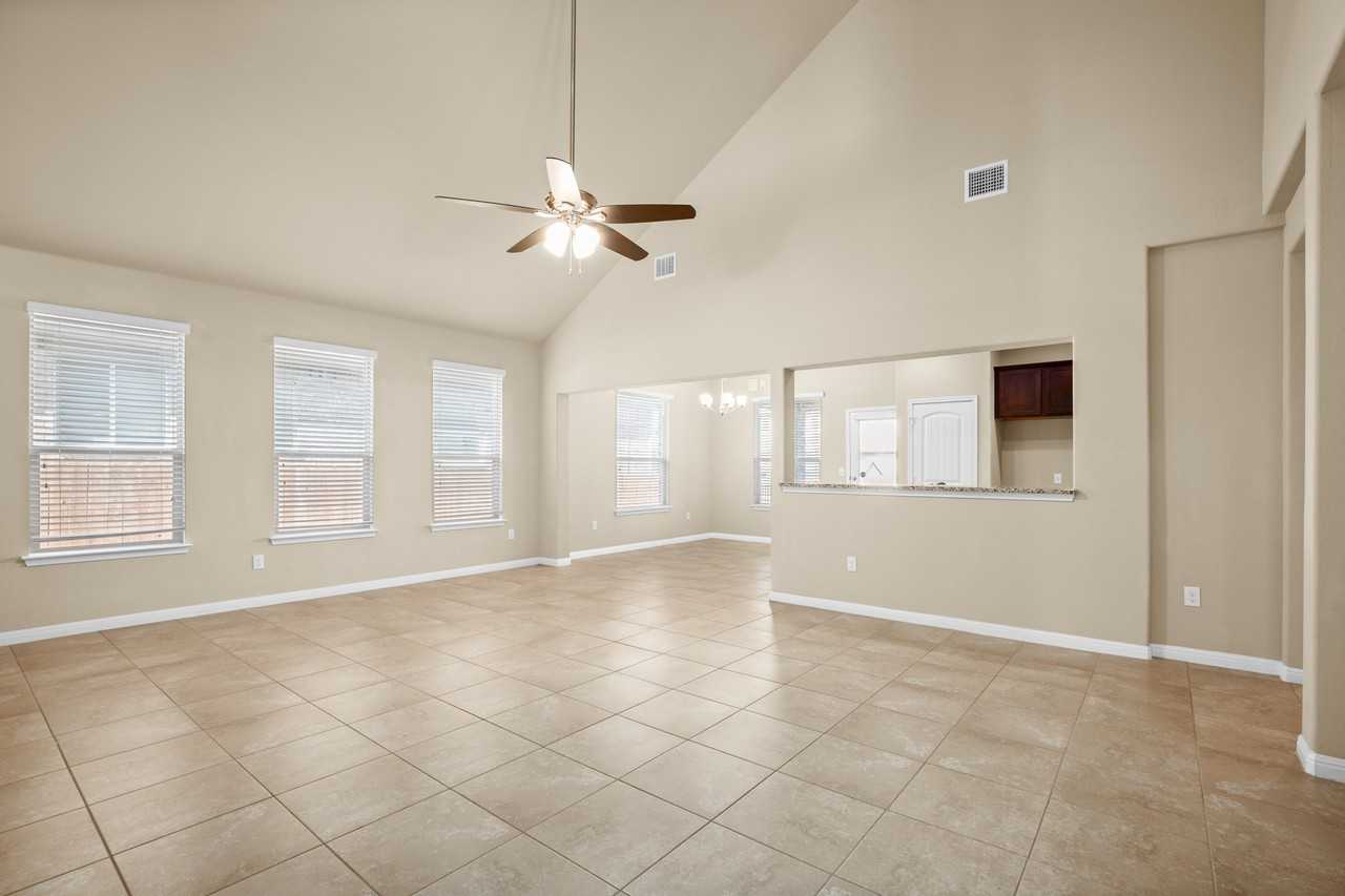 16440 Pienza Dr - Photo 4 of 28