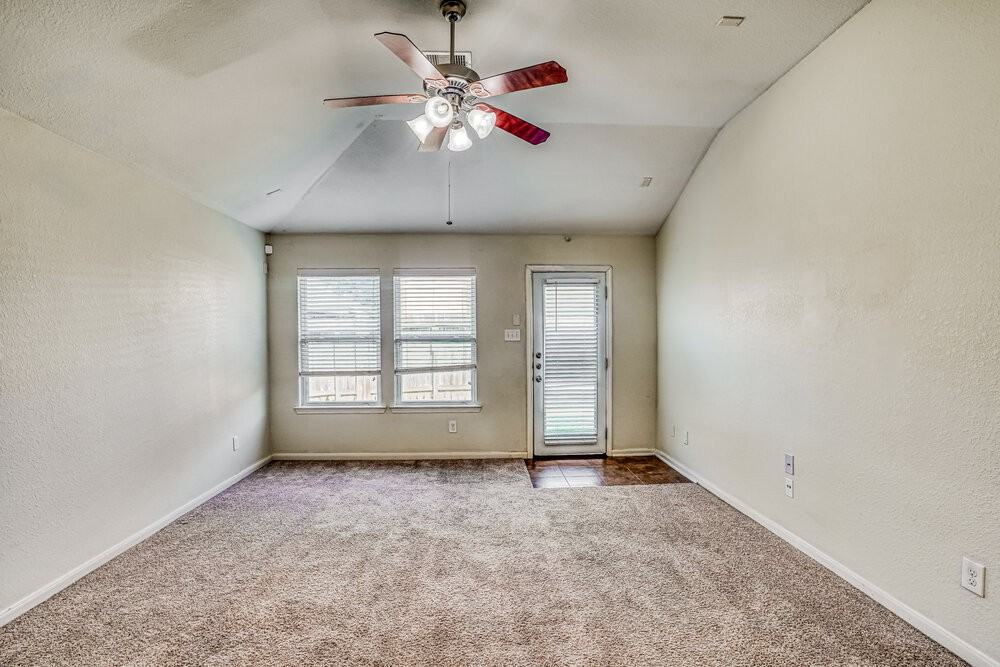 2219 Diamond Crest Dr - Photo 3 of 16