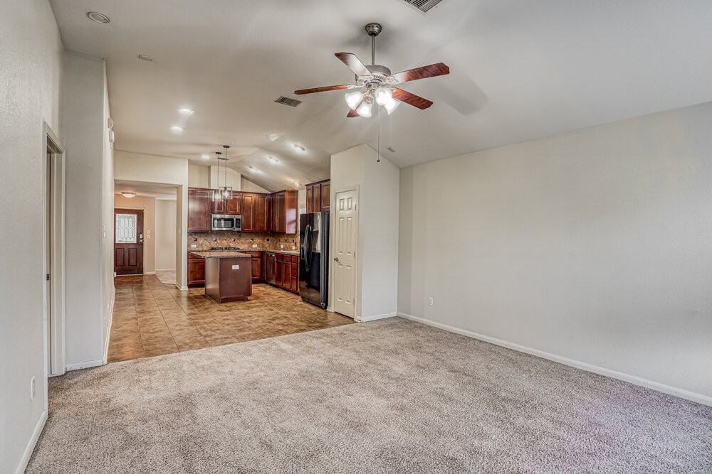 2219 Diamond Crest Dr - Photo 4 of 16