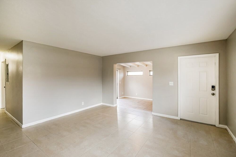 5301 Nw 11th St - Photo 4 of 16