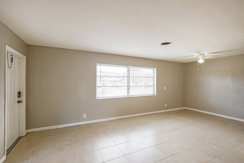 5301 Nw 11th St - Photo 5 of 16