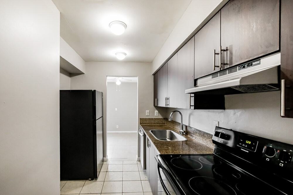 5301 Nw 11th St - Photo 6 of 16