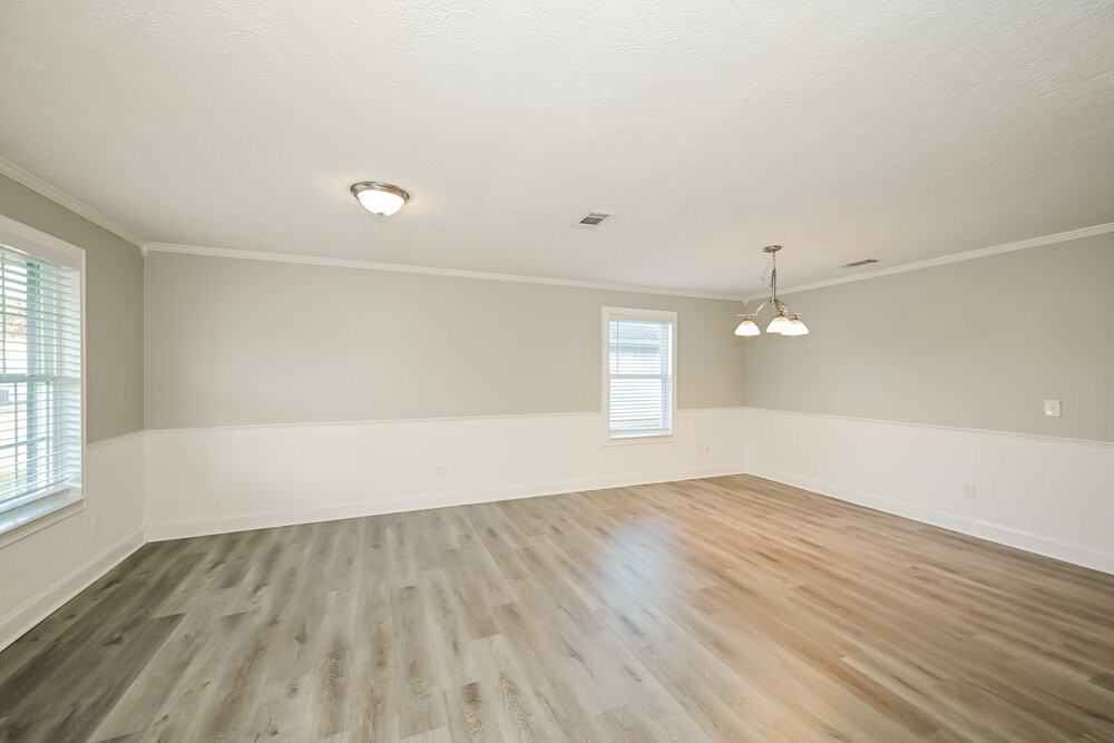 805 General Barksdale Dr - Photo 5 of 17
