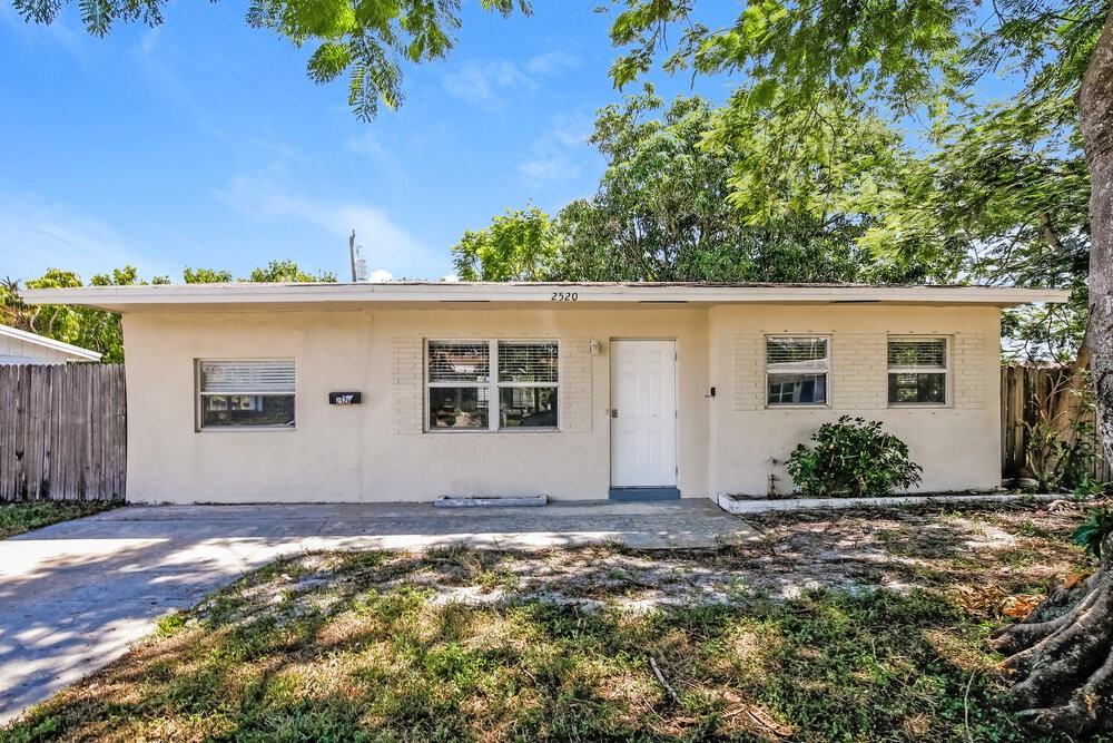 2520 Ne 7th Ter
