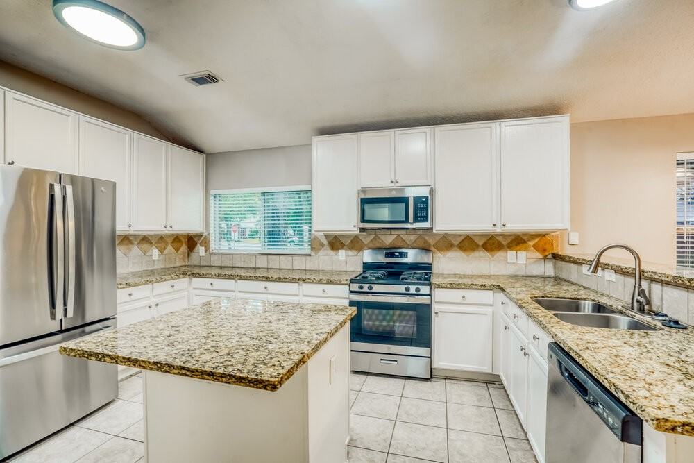 10403 Falling River Dr - Photo 7 of 16