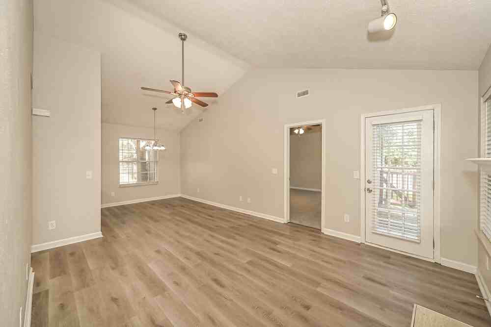 211 Hunters Chase Dr - Photo 4 of 15