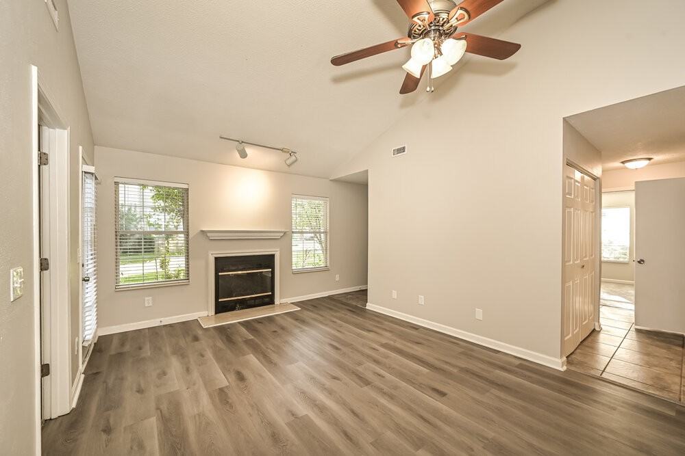 211 Hunters Chase Dr - Photo 5 of 15