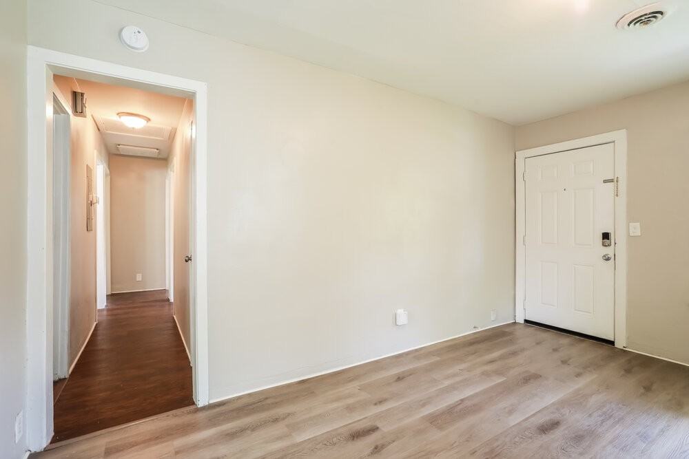 2969 Myra St - Photo 5 of 16