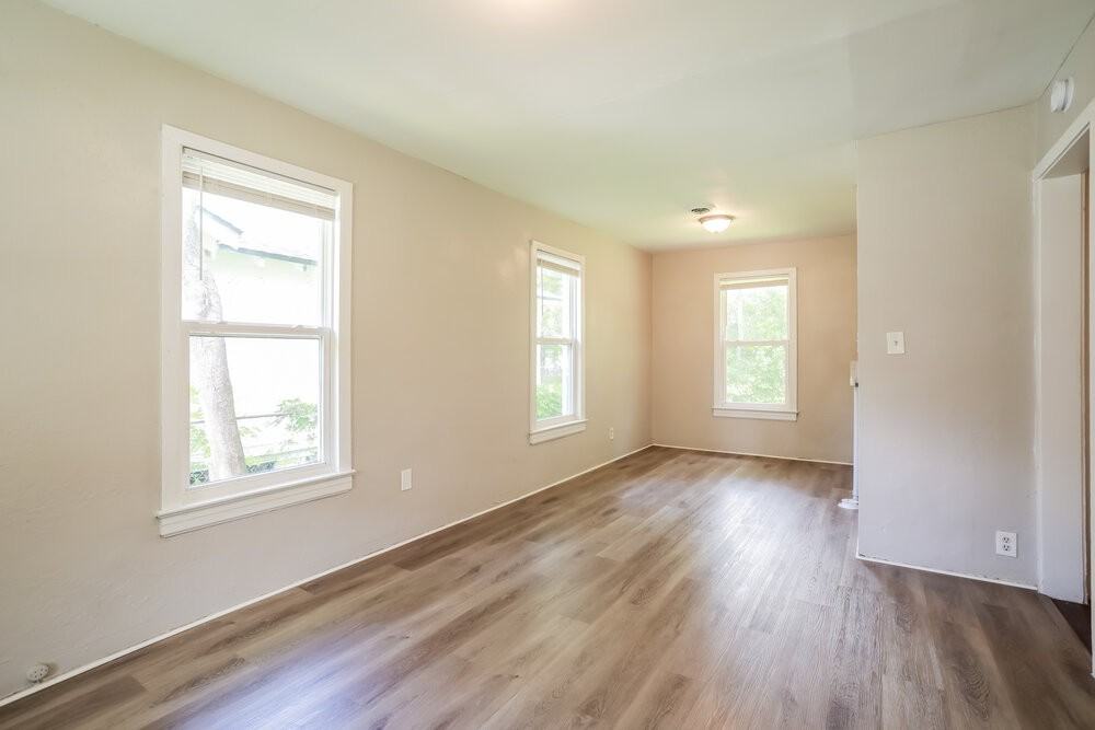 2969 Myra St - Photo 6 of 16