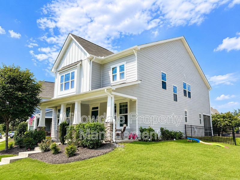 208 Daisy Grove Ln - Photo 2 of 30