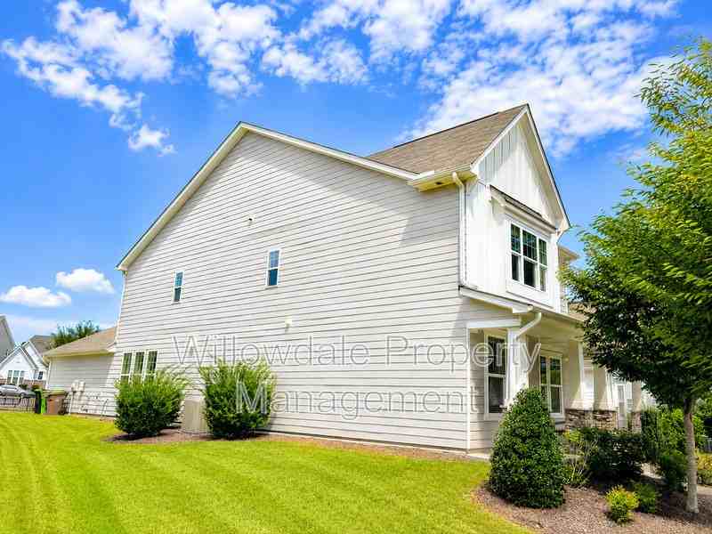 208 Daisy Grove Ln - Photo 3 of 30
