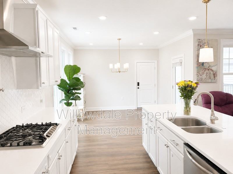 208 Daisy Grove Ln - Photo 7 of 30