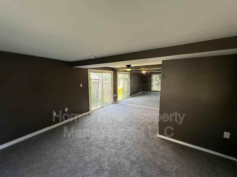 554 West Ct - Photo 3 of 21