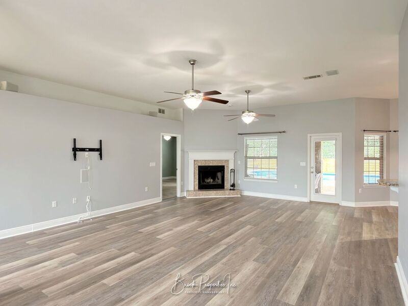 6185 Autumn Pines Cir - Photo 5 of 39