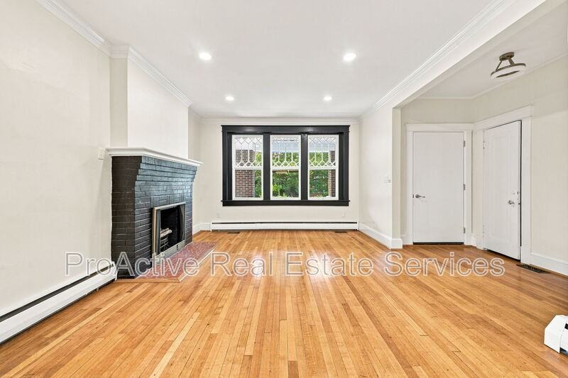 734 Shirley Ave - Photo 4 of 33