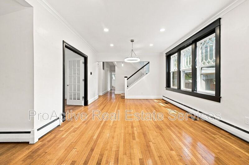 734 Shirley Ave - Photo 6 of 33