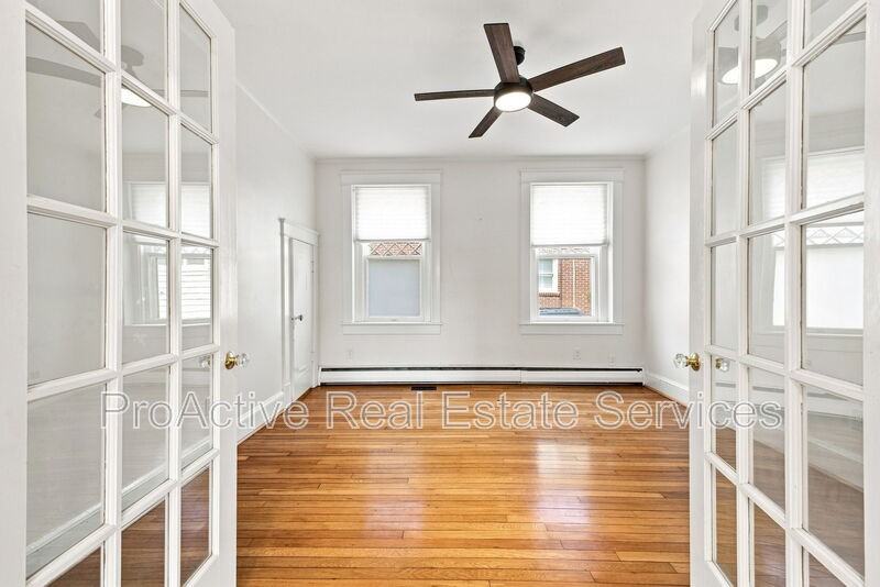 734 Shirley Ave - Photo 7 of 33