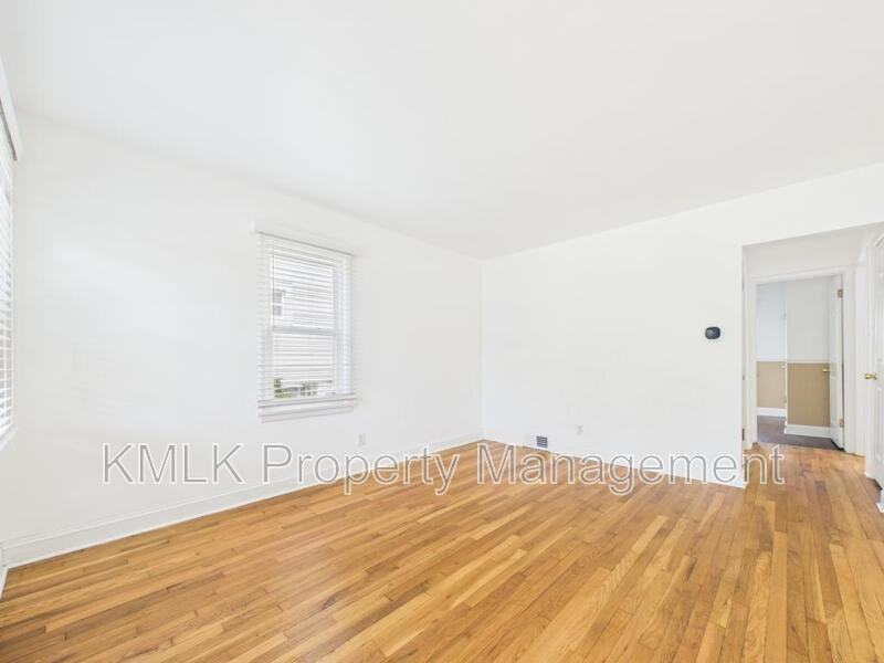 1263 Atwood Ave - Photo 4 of 36