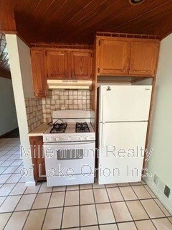 844 Kettering Ave - Photo 3 of 9
