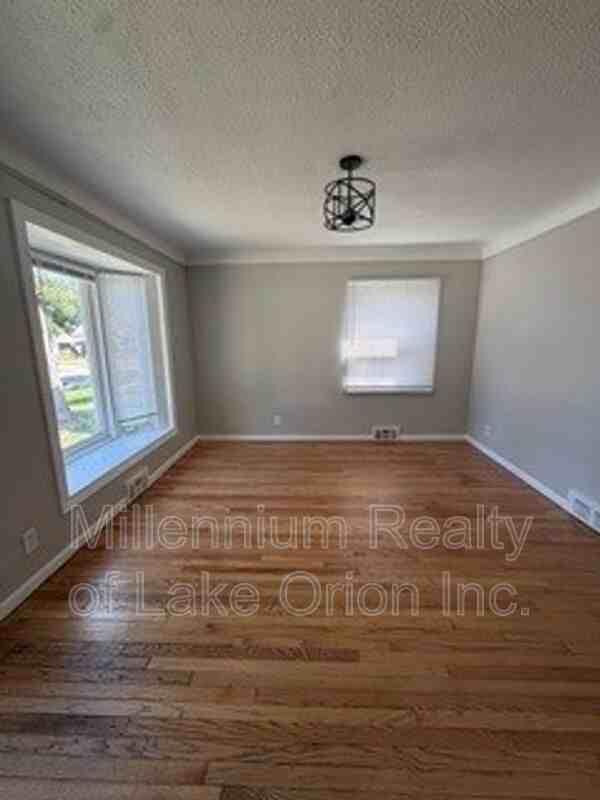 636 Lebaron Ave - Photo 2 of 18