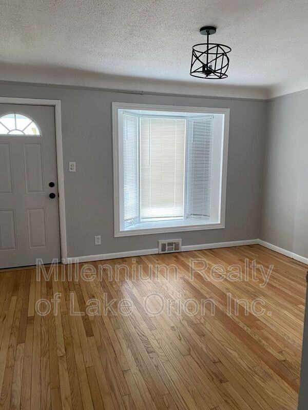 636 Lebaron Ave - Photo 3 of 18
