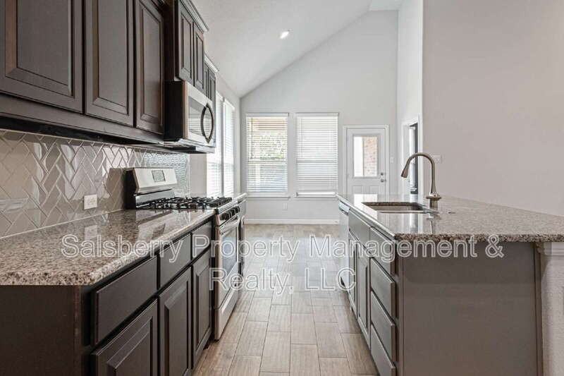 821 Falcon Rd - Photo 7 of 23