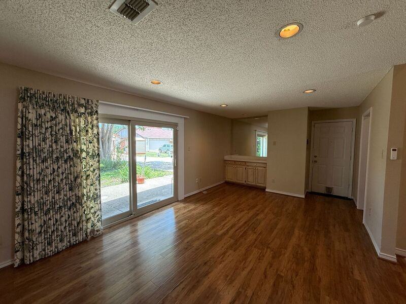 406 Provincetown Ln - Photo 4 of 17