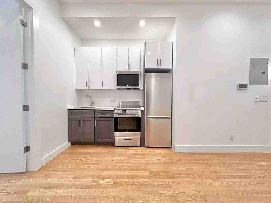 435 Dekalb Avenue #1