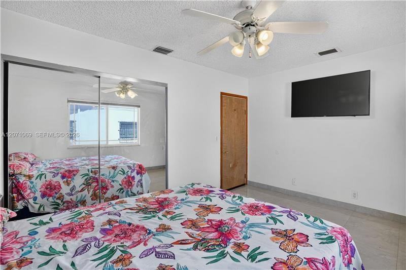 6010 Sw 19th St #6010 - Photo 4 of 19