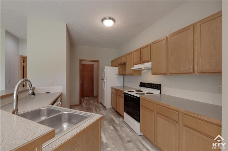 513 N Bristol Ct - Photo 6 of 30
