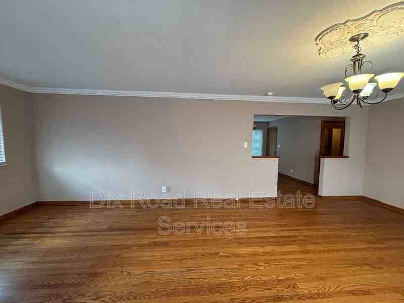 2001 Grand Ave - Photo 4 of 18