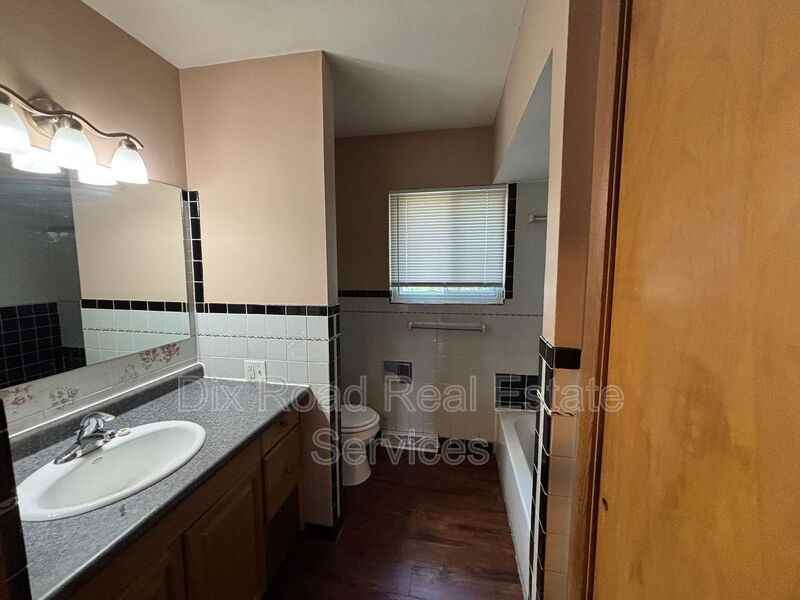 2001 Grand Ave - Photo 5 of 18