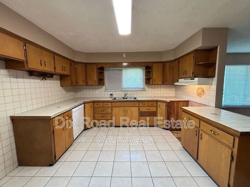 2001 Grand Ave - Photo 6 of 18