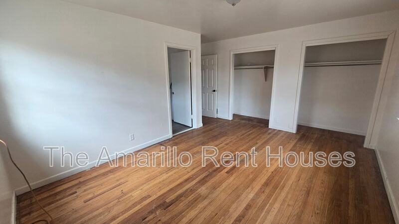 3300 Fleetwood Dr - Photo 2 of 8