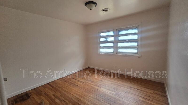 3300 Fleetwood Dr - Photo 6 of 8