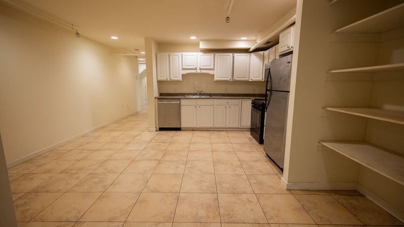 355 Pearl St - Photo 4 of 13